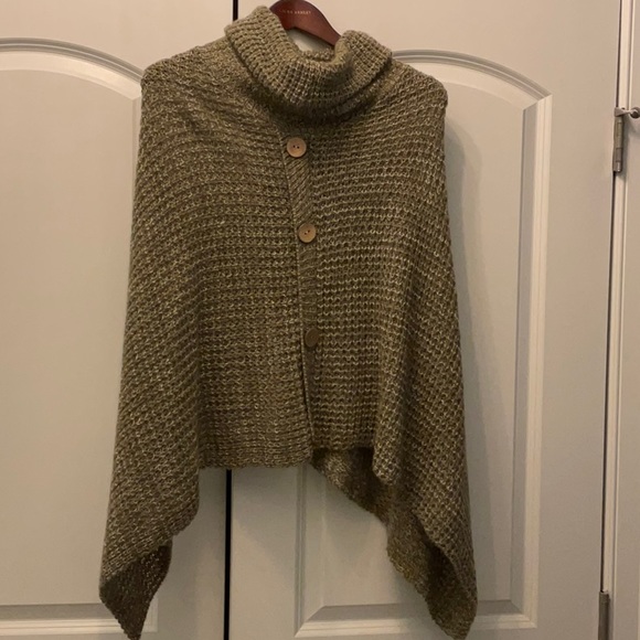 Green Sweater Poncho - Picture 2 of 6